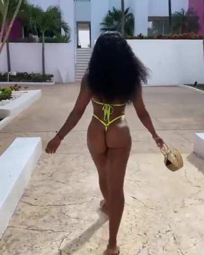 Antoinette Lisa (@antoinettelisa)