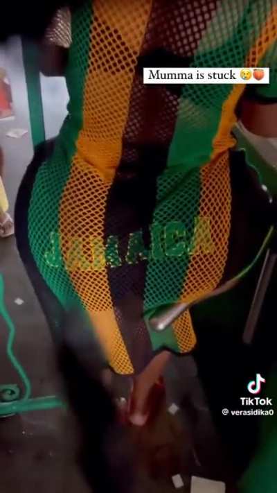 She's so thick she can't get through 🥵