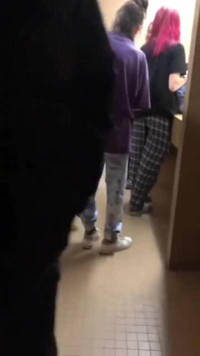 Big chick gets mad over vape pod🤷‍♂️