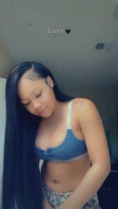 She stay getting people hard