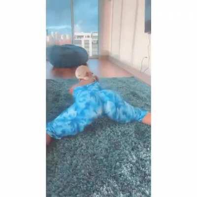 I got a feeling her p^ssy exquisite lol