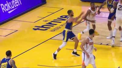 [Highlight] Draymond fires a pinpoint pass to Steph who finishes the and-1