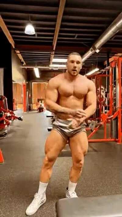 Showing Off The Hard Work Mid-Workout (m)