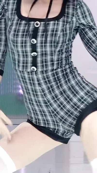 Twice - Momo Boobs