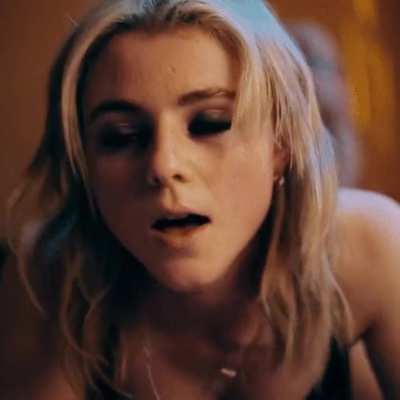 Thomasin Mckenzie in Totally completely fine s01e05]