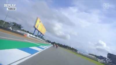 Don't touch the green! 👀