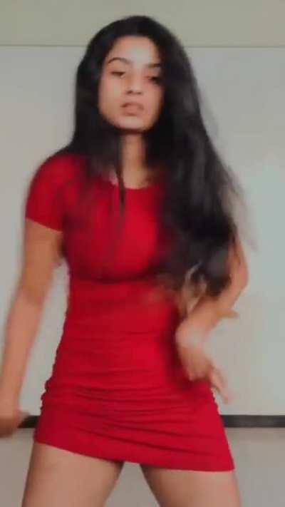 Suhana Khan Twerks!