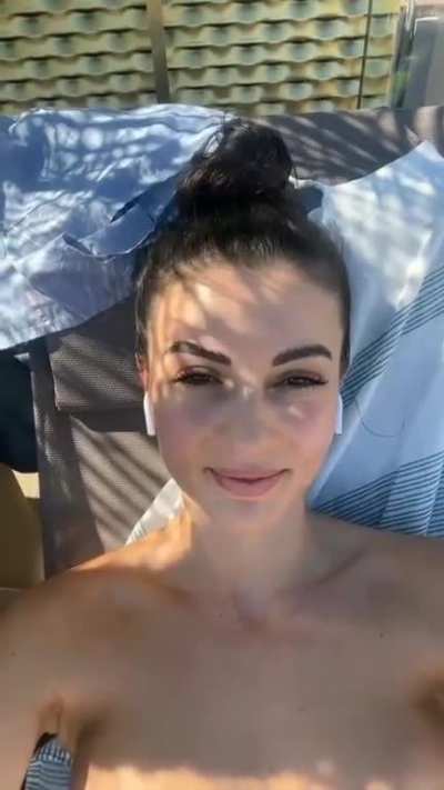 Burcu Ozberk ifsa var diyen top nerde