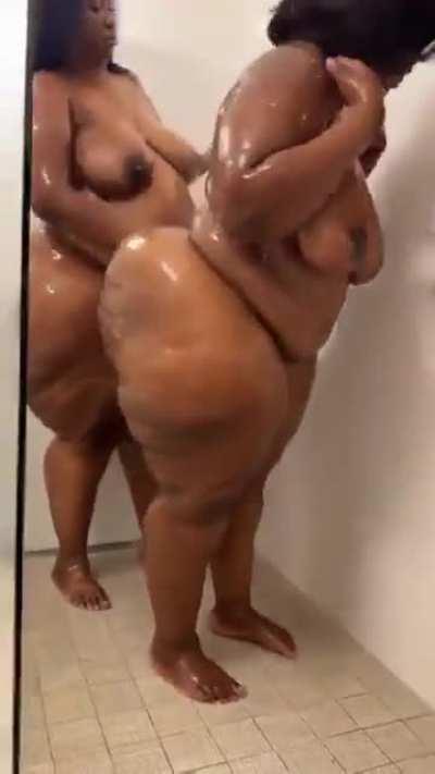 Call of booty🍑🍫