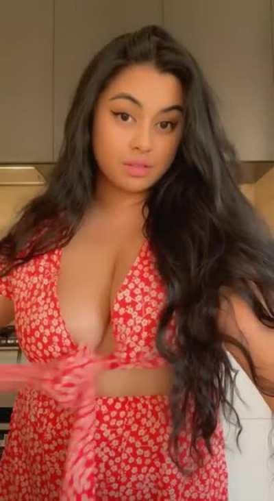 I’m a gift that needs unwrapping 🎁 😏