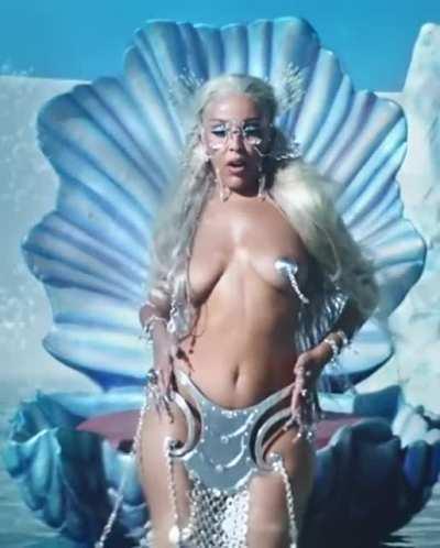 Cuts from ‘Del Mar’ MV