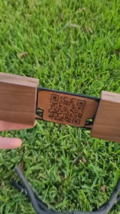 I mixed woodworking and 3D printing when I was designing this gallery invitations