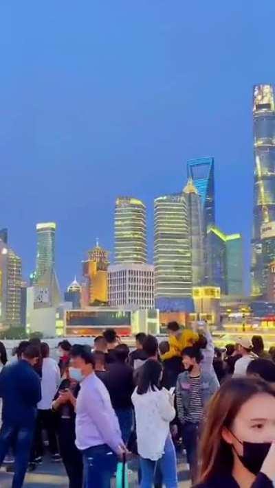 Shanghai this weekend! The May Day long weekend is attracting zillions of tourists!!