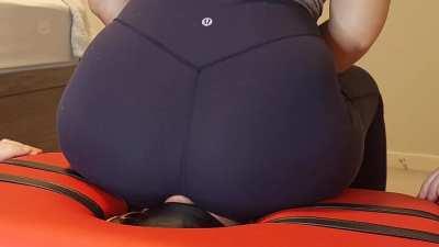 Stinky nose fart in my yoga pants