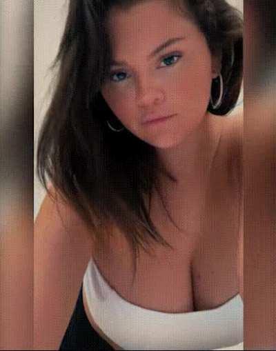 Your interview with Selena Gomez turned into a hot private JOI Session. Which kind of JOI would she give you? bratty, sweet, dominant, degrading, encouraging?