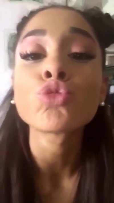 Ariana Grande has amazing lips