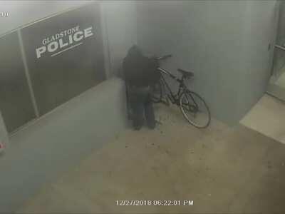 WCGW stealing a bike from a police station