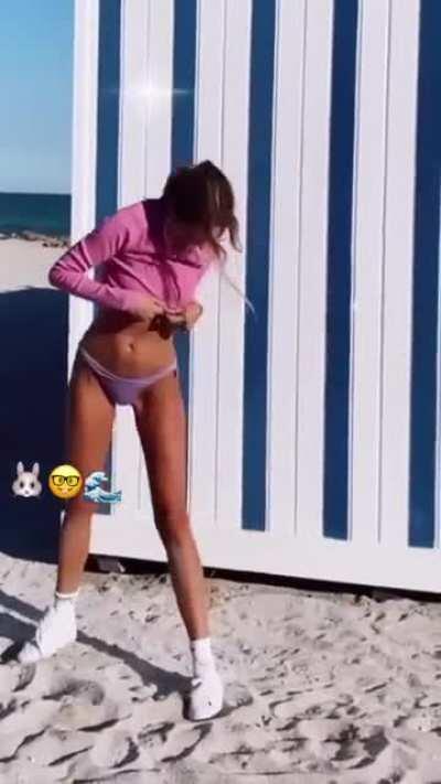 Showing off her Sexy Ass🔥❤