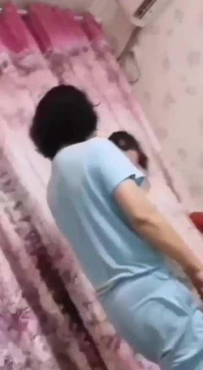 打人不打脸啊😅,这么教育不太合适吧