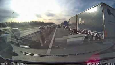 Truck crashes and scatters offal everywhere