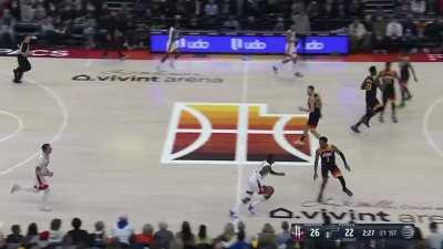 [Highlight] Garrison Mathews casually knocks down a 31-foot three, then follows it up with a 28-footer on the next possession