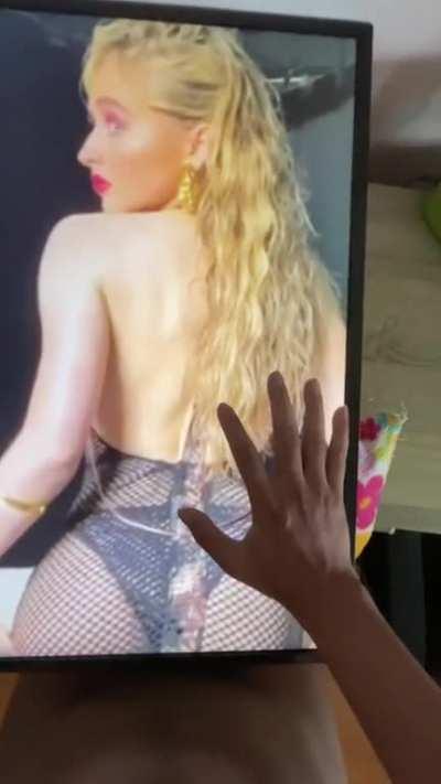 Imagine i do this to her in real life i love fuck her pussy #sabrina carpenter 