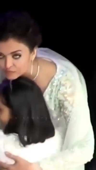 Gorgeous and Stunning Aishwarya Rai and Daughter