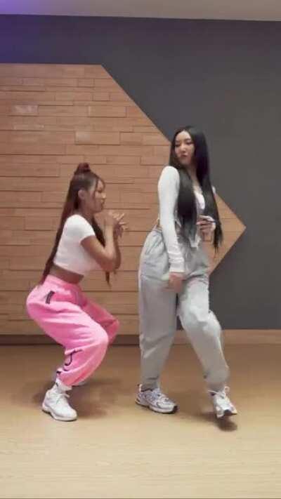 210317 - MAMAMOO (마마무) – Hwasa (화사) — Jessi (제시) ”What Type of X (어떤X)”