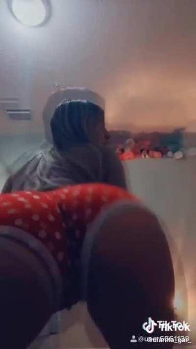 I wonder if this mushroom is edible? 🤔