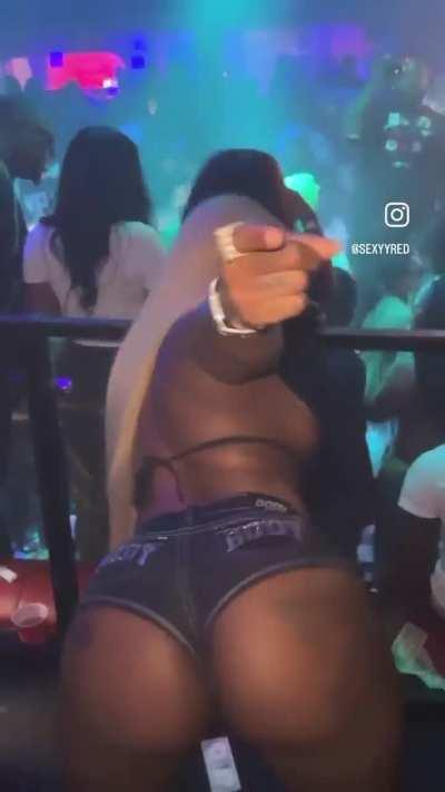 Her shi getting fat😍