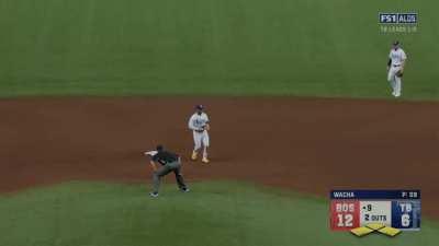 [Highlight] Kike Hernandez has his first career 5-hit game to drive in two more runs and make it 14-6 for the Red Sox!