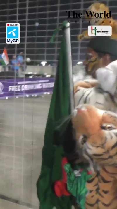 Team India's insensitive fans harass Bangladesh superfan, tearing Tiger mascot. India beat Bangladesh in the 2023 World Cup in Pune.