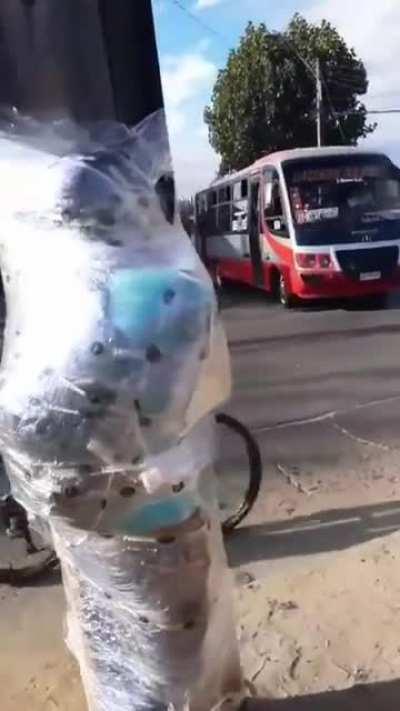 Thief got caught trying to steal a car from an old man. (Chile)