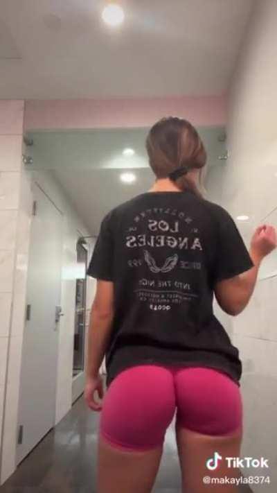 Makayla McQuoid 🍑🏋🏻‍♀️