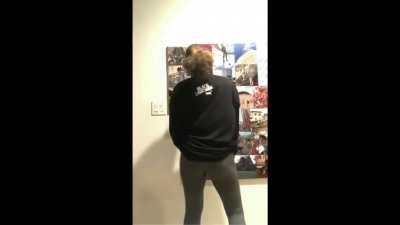 Camren Bicondova sexy moves 🍑