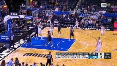 [Highlight] Arron Gordon detonates after a nasty spin move!