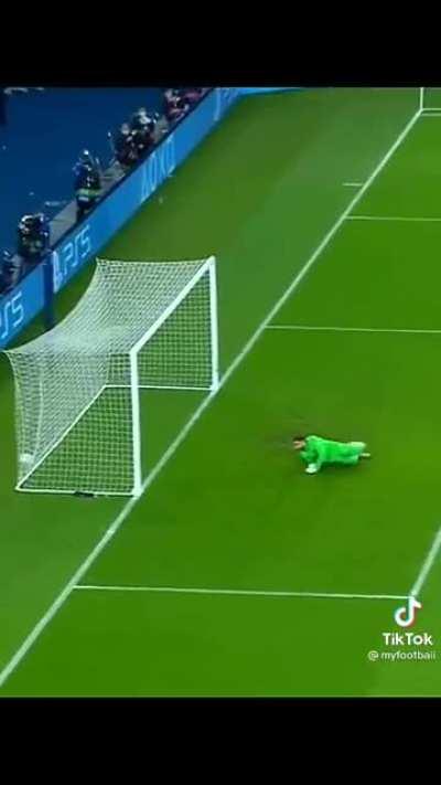 Marqui and Marco’s reaction to us losing the ball in midfield. I think they’ve really had enough of playing with passengers..