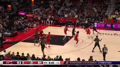 [Highlight] Max Strus gets loose and throws it down with authority.