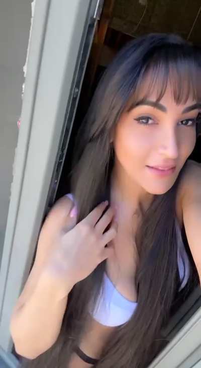 Would u slap your cock on my bulge