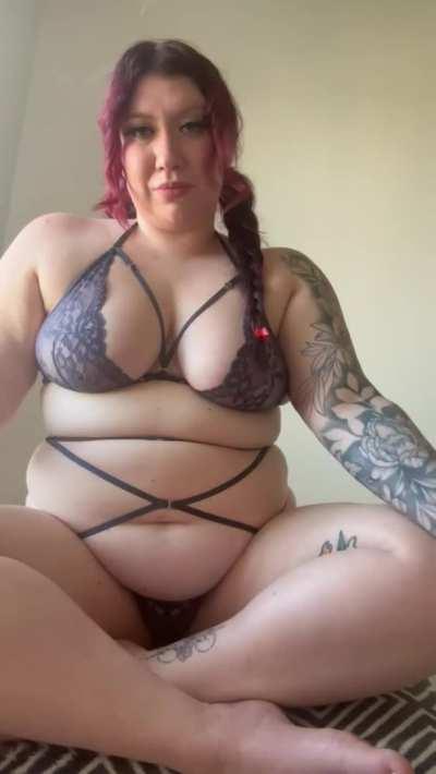 Want a tatted chubby girl to smoke with? 