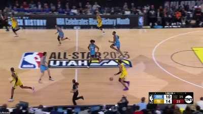 [Highlight] Quentin Grimes stumbles but still hits the 360 noscope triple for his 3rd triple in the Rising Stars game