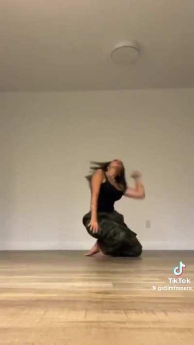 Gabi seductive dance 🥵🥵🥵 (Aug 2023) (TT)