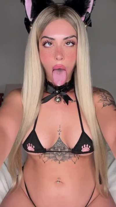 waiting for hot milk 🐱 👅