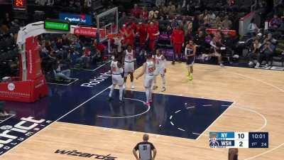 [Highlights] Daniel Gafford with an alley-oop dunk on Isaiah Hartenstein off a lob by Deni Avdija (with a replay of this play and Deni's assist afterward as well)!