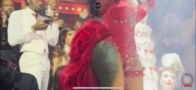 Cardi 😻 winking ( turn the phone sideways)