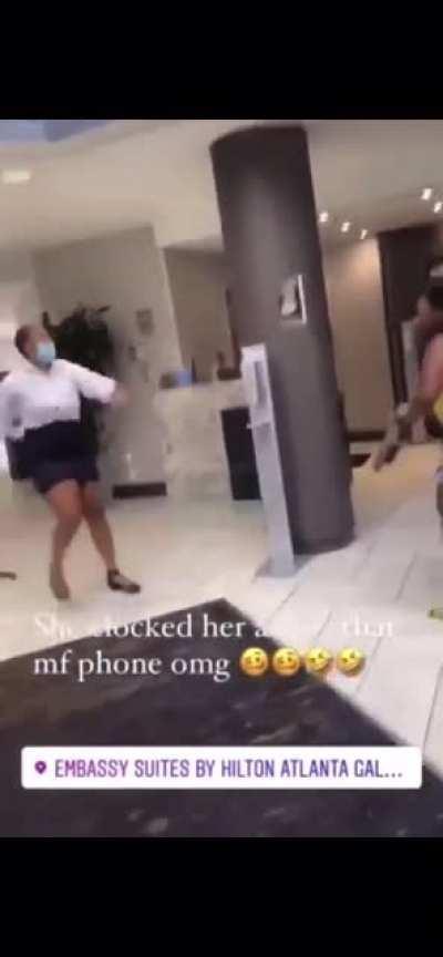 Receptionist vs client