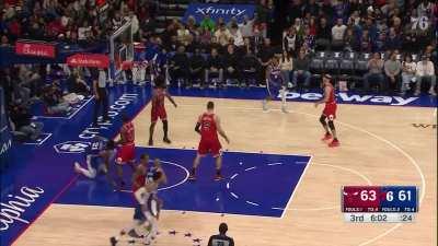 [Highlight] Embiid with the pump fake and monster slam!