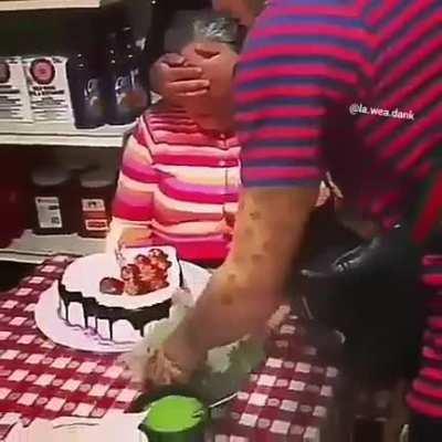 no puede ser cisnine robando :'(