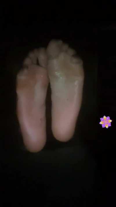 Lick the dirt off my soles 🐨😩