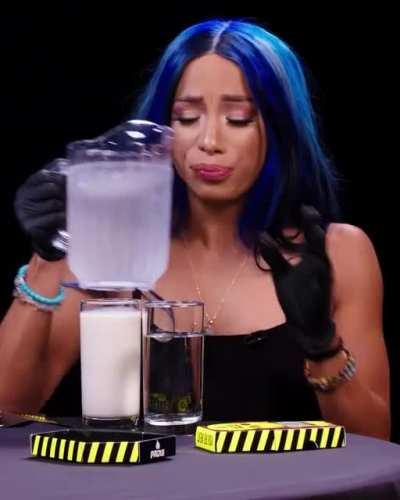 Sasha on Hot Ones 🥵